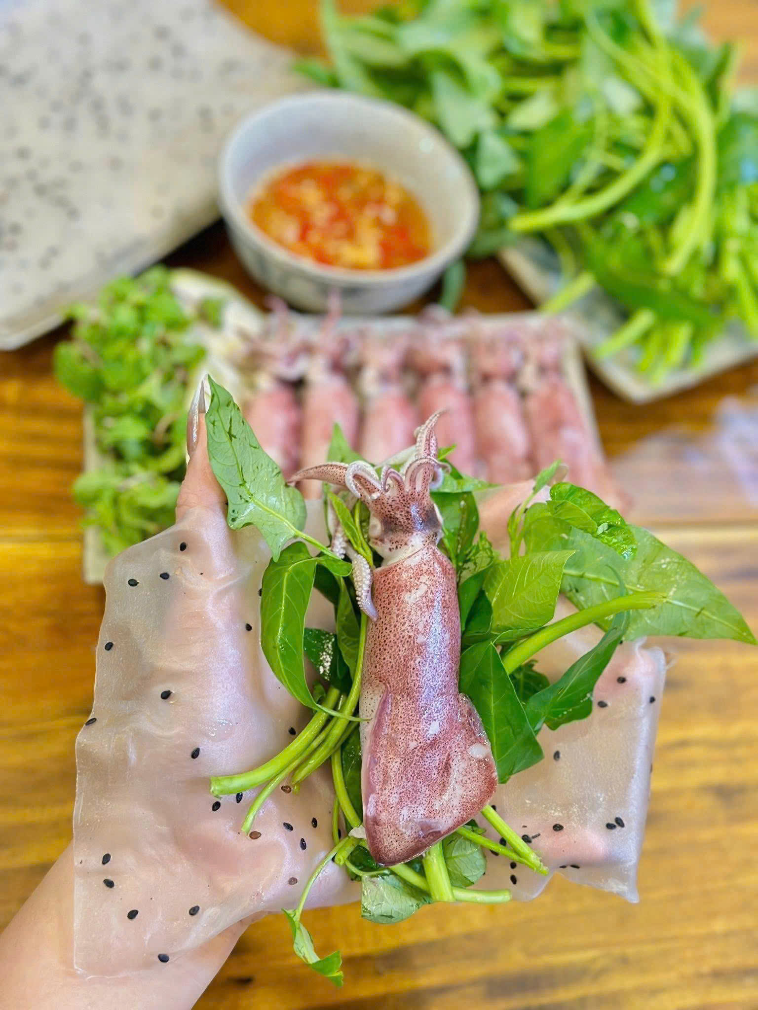 bánh tráng mè đen